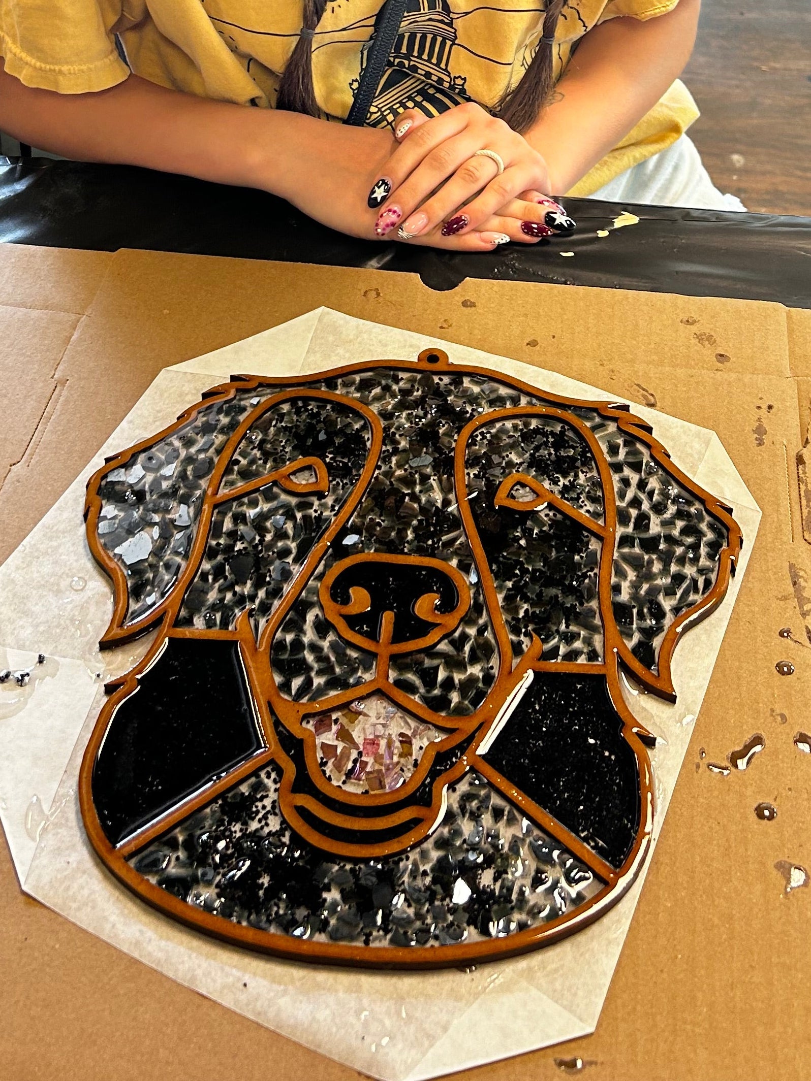 DIY Retriever Crushed Glass Suncatcher